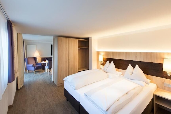 Hypo-allergenic bedding, in-room safe, desk, laptop workspace