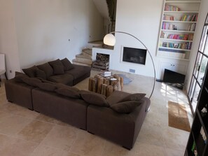 TV, fireplace, DVD player