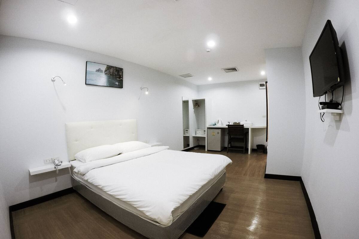 Superior Room | In-room safe, desk, laptop workspace, soundproofing