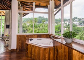 VIYANA SUITE | Bathroom | Free toiletries, hair dryer, slippers, bidet