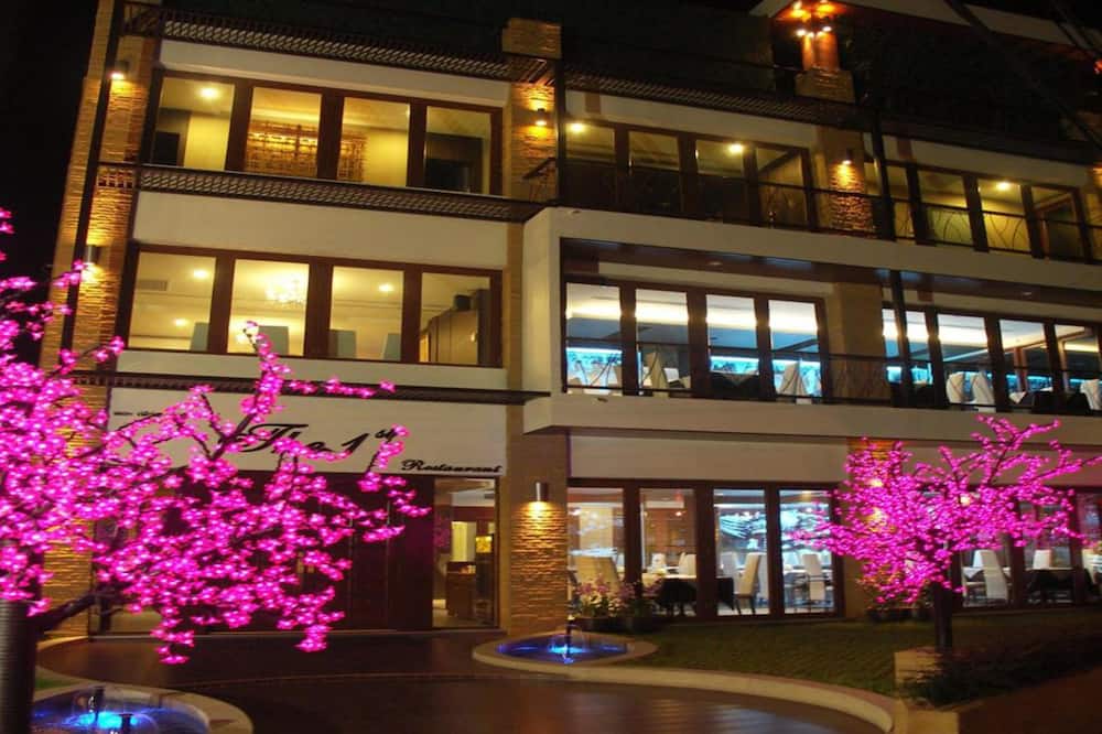 The Residence Airport & Spa