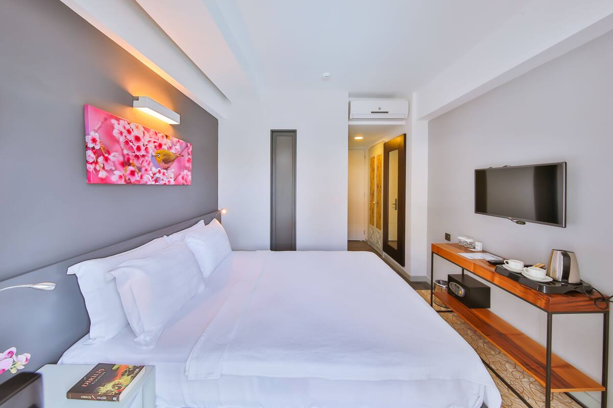 Standard Double Room | In-room safe, desk, cribs (free), WiFi (free)