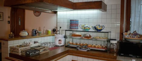 Desayuno buffet (EUR 7 por persona)