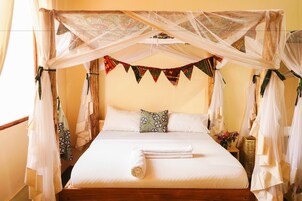 Habitación cuádruple familiar | Escritorio, wifi gratis, ropa de cama