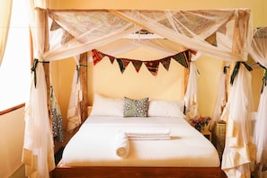 Family Quadruple Room | Desk, free WiFi, bed sheets