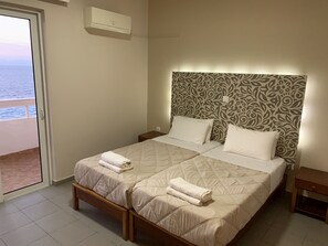 Iron/ironing board, rollaway beds, free WiFi