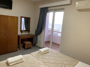 Studio, pemandangan laut | Setrika/meja setrika, tempat tidur lipat/tambahan, dan Wi-Fi gratis