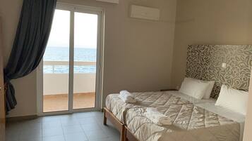 Iron/ironing board, rollaway beds, free WiFi