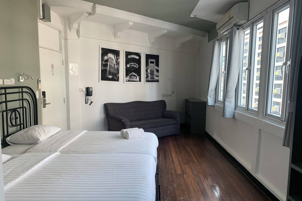 Camera Deluxe, vista città | Una cassaforte in camera, ferro/asse da stiro, Wi-Fi gratuito, lenzuola
