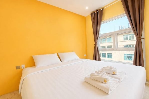 Blackout drapes, free WiFi - Sukhum Khaosan Au Bon Hostel (Bangkok)