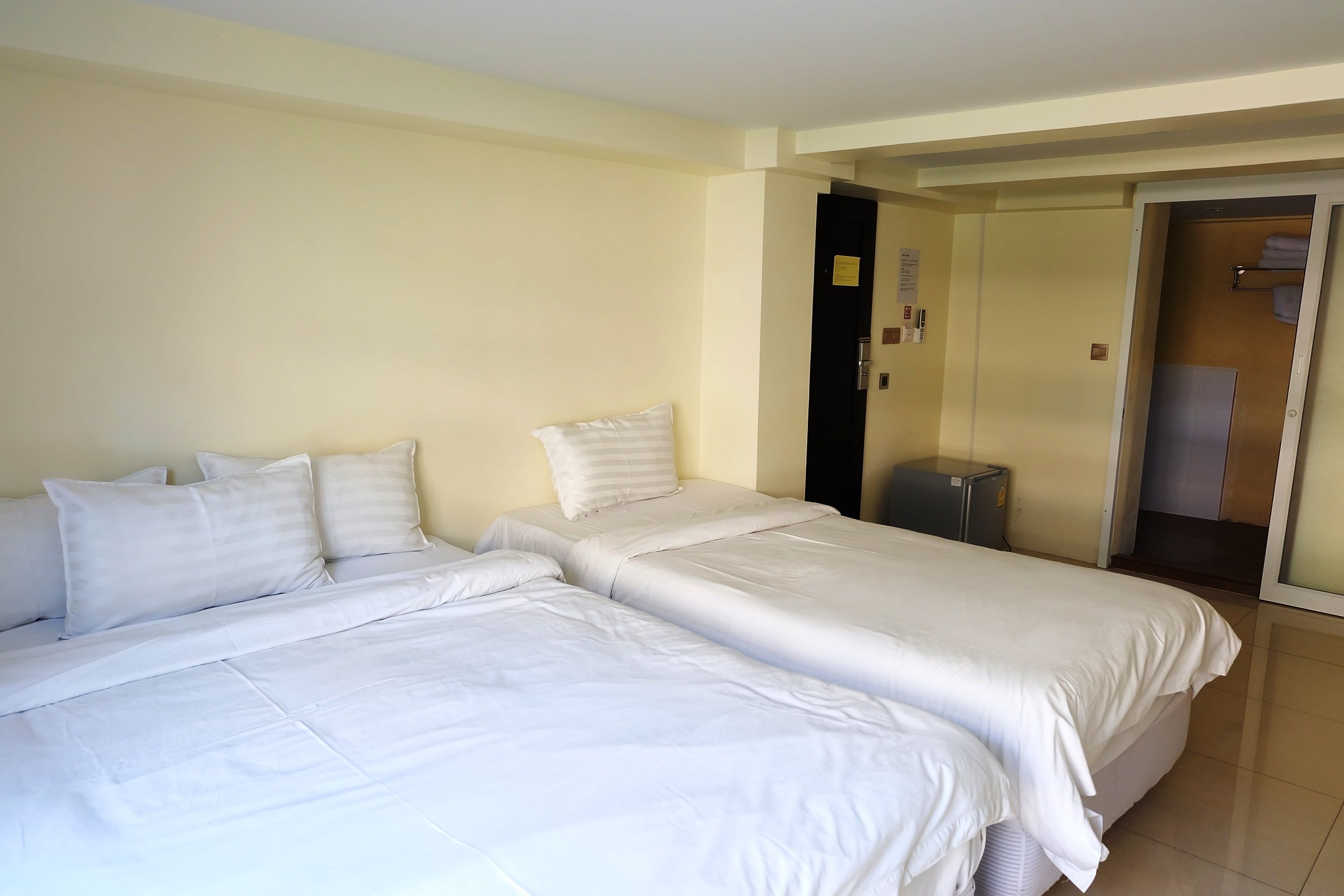 triple room | blackout curtains, free wifi