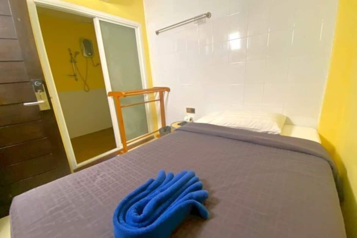 遮光カーテン、WiFi (無料)