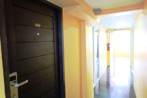 Hallway - Au Bon Hostel (Bangkok)