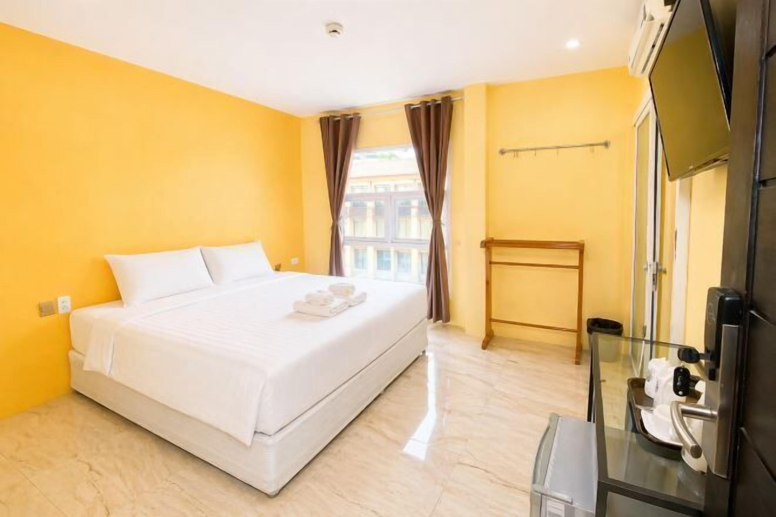 遮光カーテン、WiFi (無料)