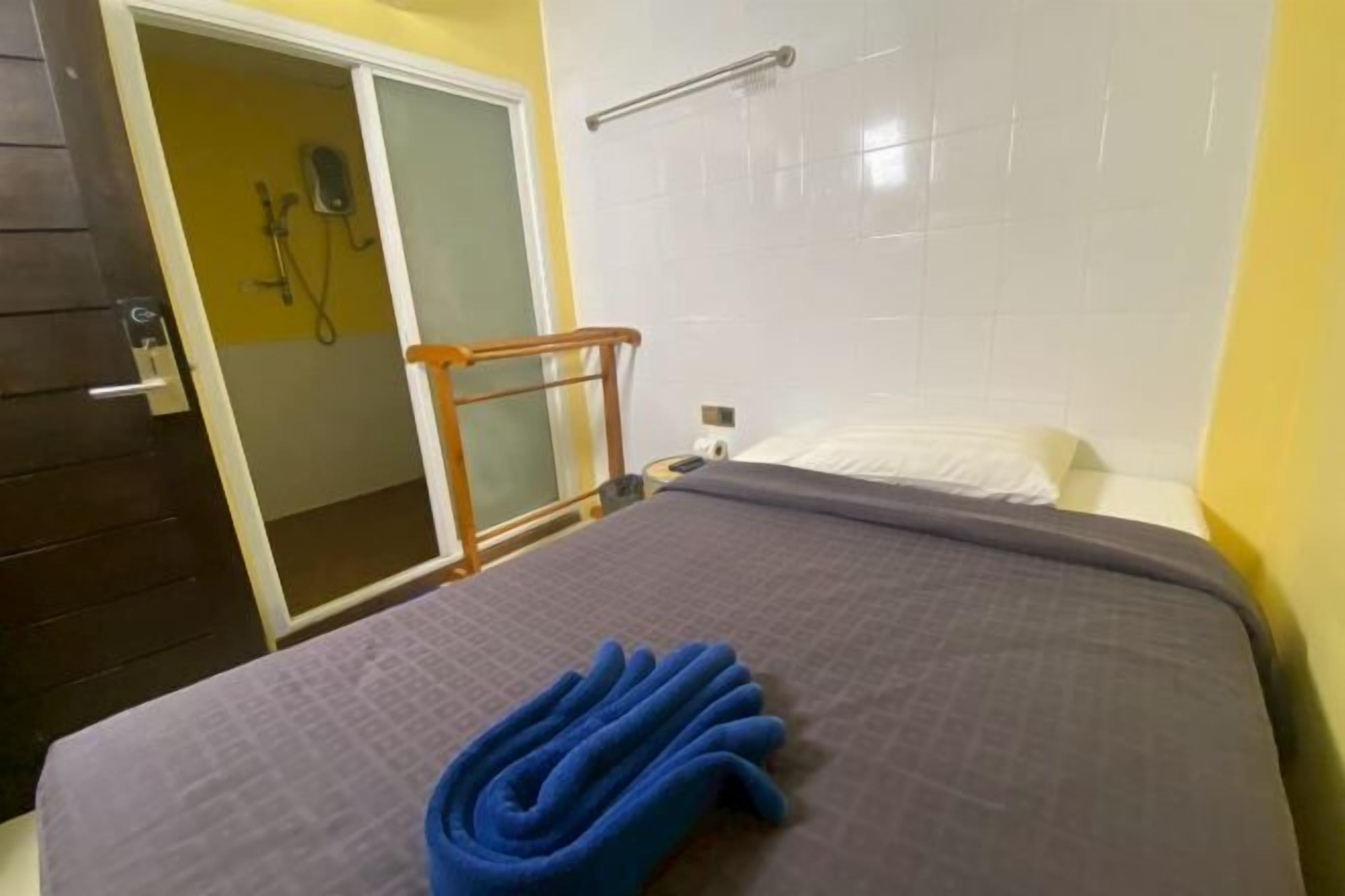 Blackout drapes, free WiFi