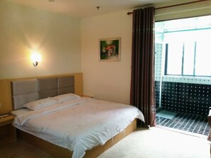 Quarto standard | Banheiro | Chuveiro, produtos de toalete grátis, chinelos, toalhas de banho