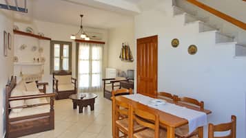 Apartment, 2 Bedrooms (Maisonette 3) | Living area