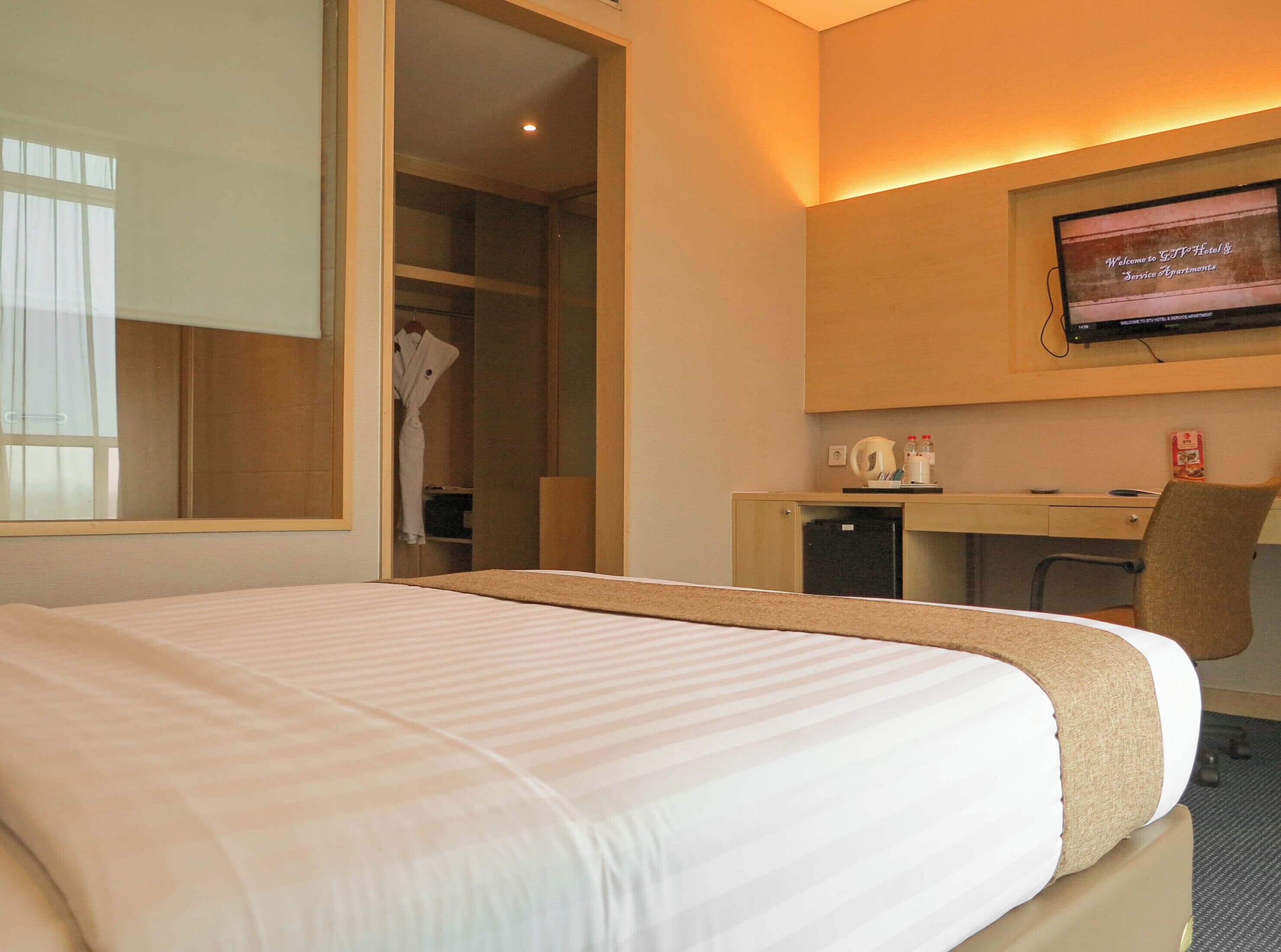 豪華客房 | 迷你吧、房內夾萬、書桌、隔音