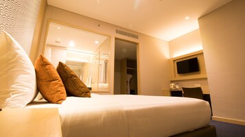 Superior Room | Minibar, in-room safe, desk, soundproofing