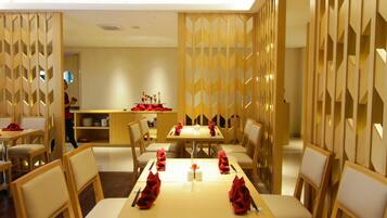 2 restaurants, breakfast, lunch, dinner served; Japanese cuisine