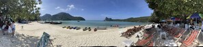 On the beach, beach bar - Twin Palms Hostel Phi Phi (Ko Phi Phi)
