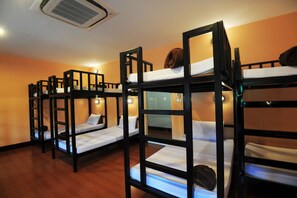 In-room safe, free WiFi - Twin Palms Hostel Phi Phi (Ko Phi Phi)
