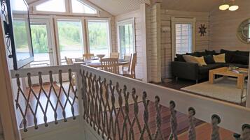 Familienvilla, 4 Schlafzimmer, Sauna, Seeblick | Essbereich im Zimmer