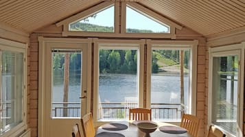 Family Villa, 4 Bedrooms, Sauna, Lake View | In-room dining