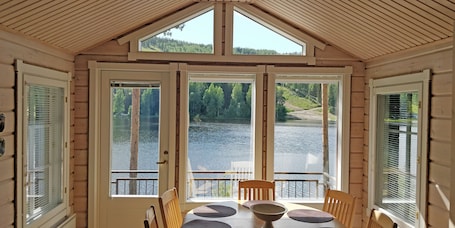 Family Villa, 4 Bedrooms, Sauna, Lake View | In-room dining