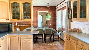 Family Villa, 3 Bedrooms, Sauna, Garden Area | Dining room