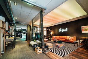 Lobby sitting area - The Yard Hostel (Helsinki)