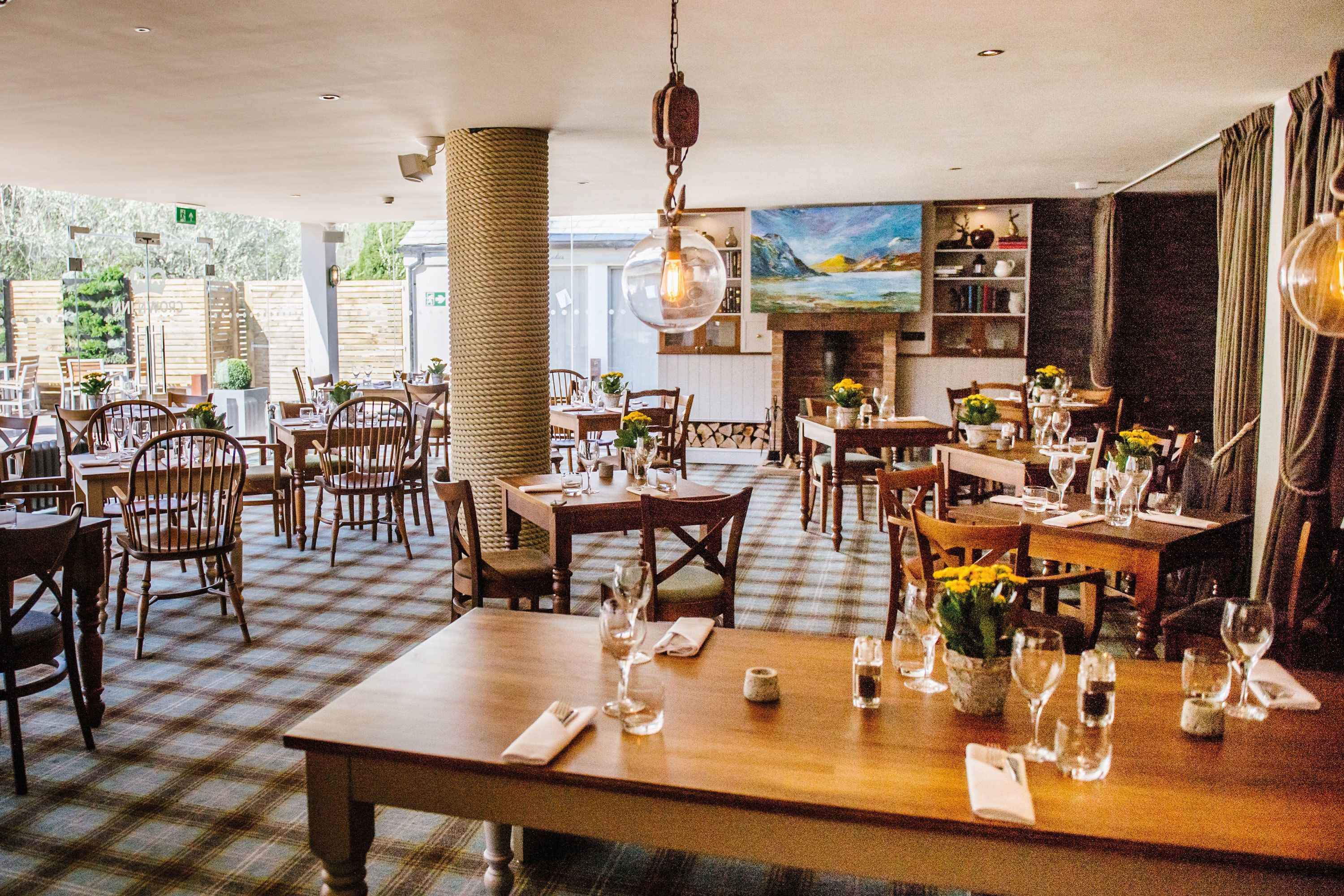 朝食、ランチ、ディナーに営業 (イ  ギリス料理)