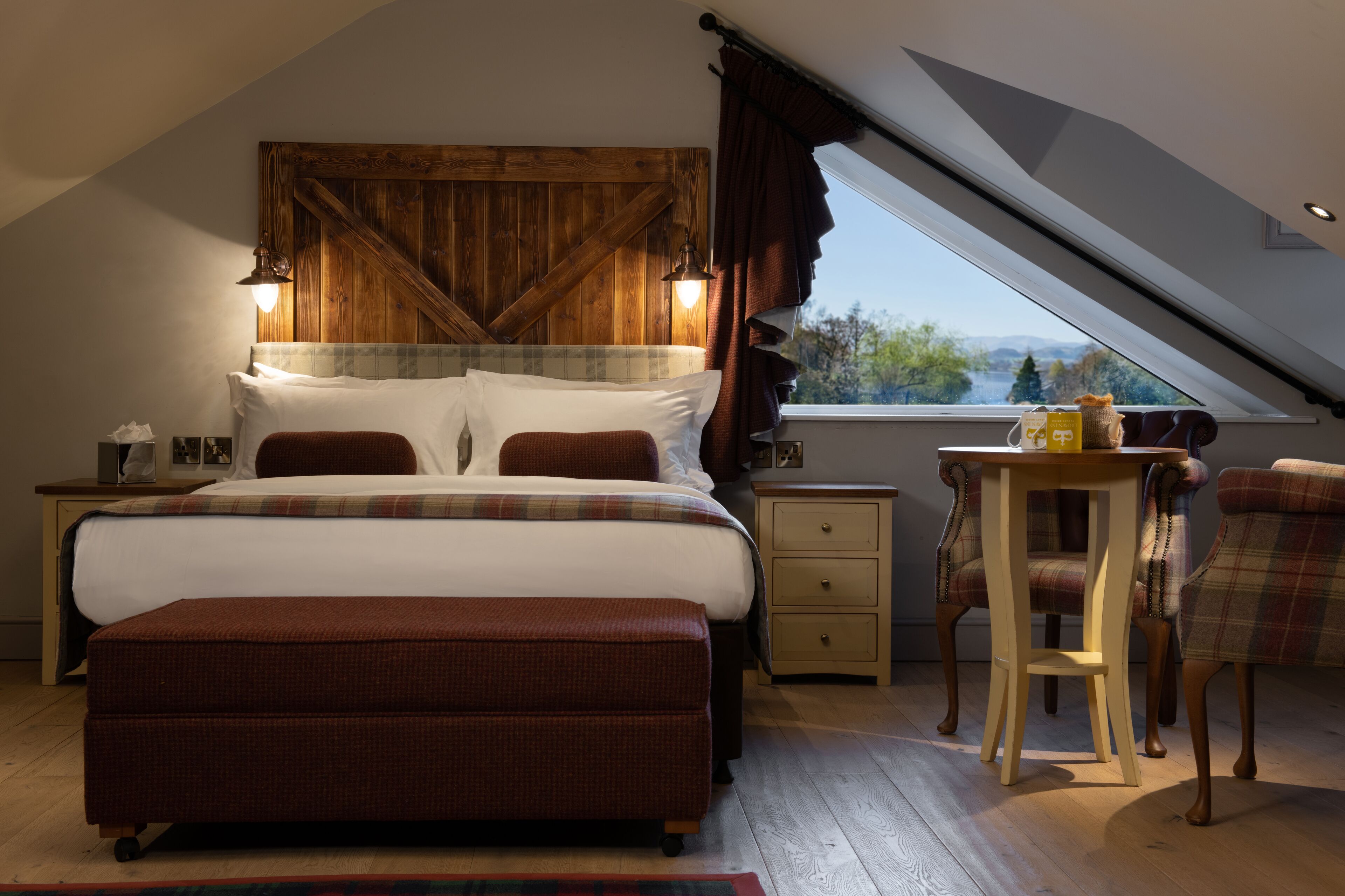 Feature Room | 低刺激性寝具、客室ごとに異なる装飾、客室ごとに異なるインテリア、デスク