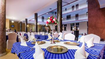 Breakfast, lunch, dinner served; international cuisine, pool views