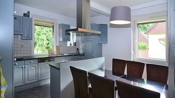 Køleskab, mikrobølgeovn, ovn, kogeplade