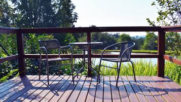 Panoraamachalet, 1 makuuhuone, tupakointi kielletty, järvinäköala | Terassi/patio