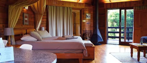 Chalet de luna de miel | Área de sala de estar | Libros