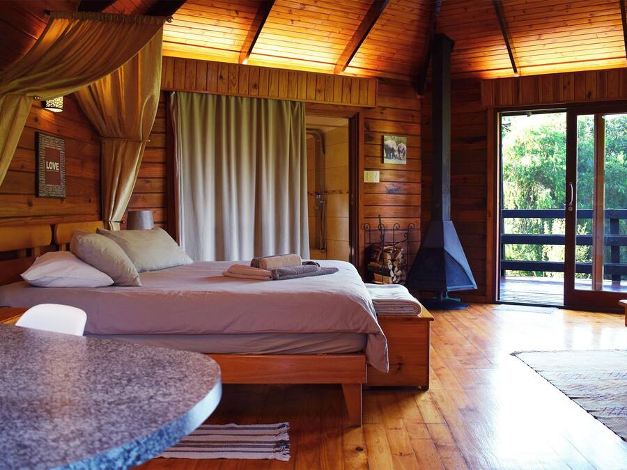 Chalet de luna de miel | Área de sala de estar | Libros