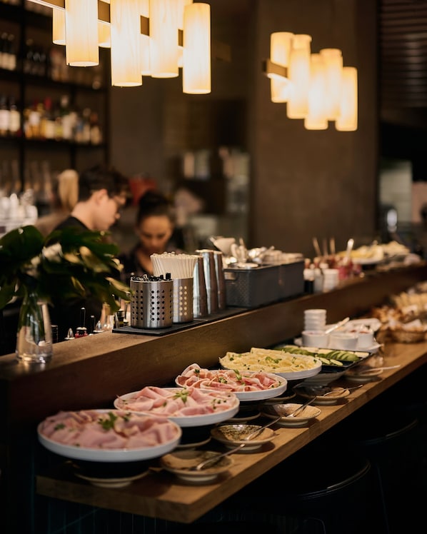 Daily full breakfast (EUR 20 per person)