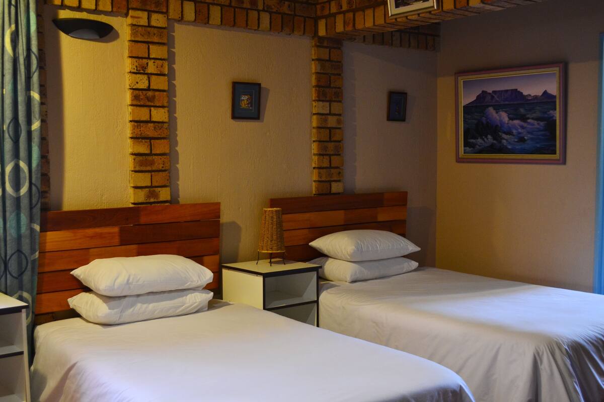 Standard Room, 1 Bedroom (Twin Room (Shower)) | Desk, free WiFi