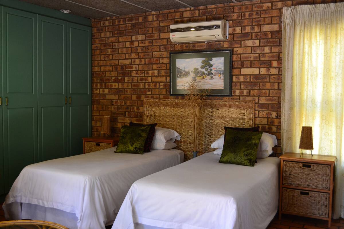 Standard Room, 1 Bedroom (Twin Room (Bath & Shower)) | Desk, free WiFi