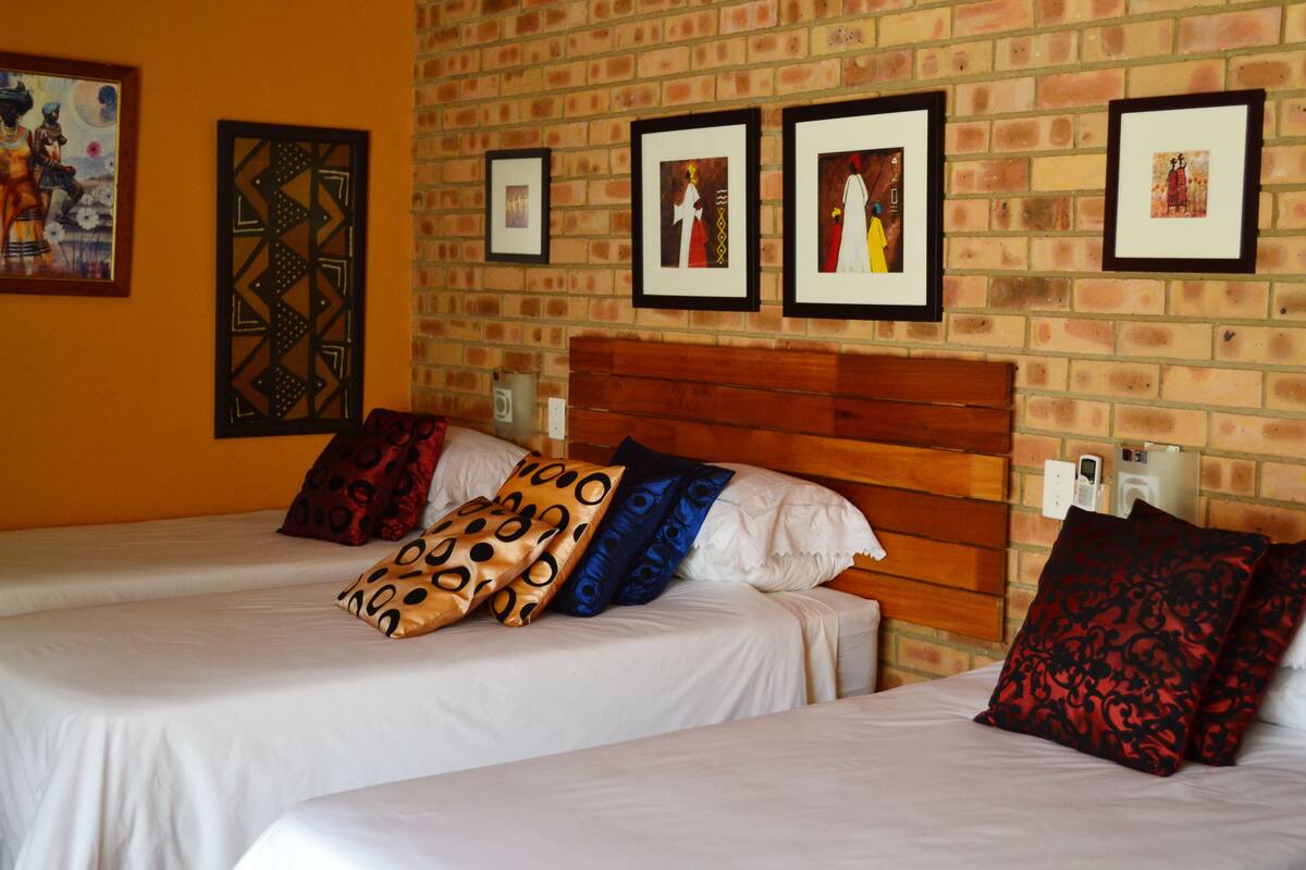 Family Room, 1 Bedroom (Triple Room (Shower)) | Desk, free WiFi