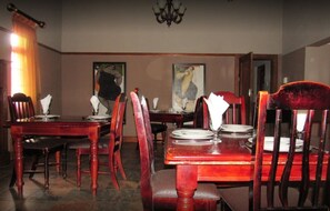 Free daily buffet breakfast