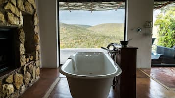 Bañera y ducha independientes, bañera profunda