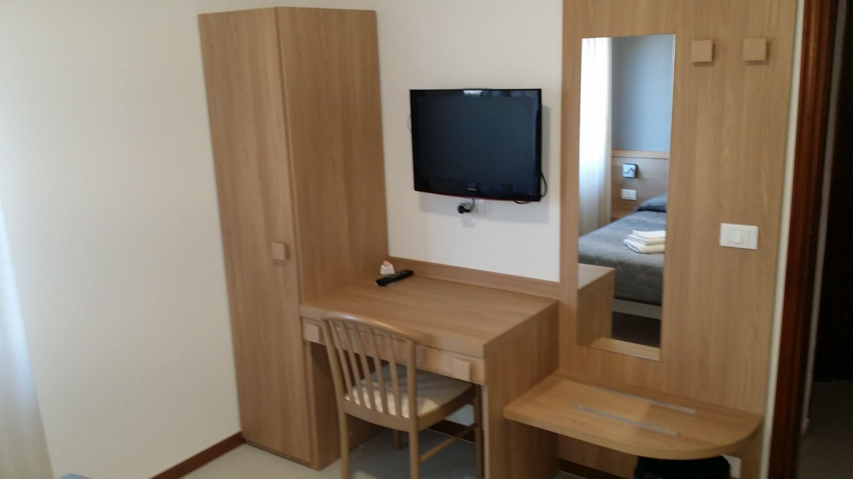 family room | 1 bedroom, desk, iron/ironing board, free wifi