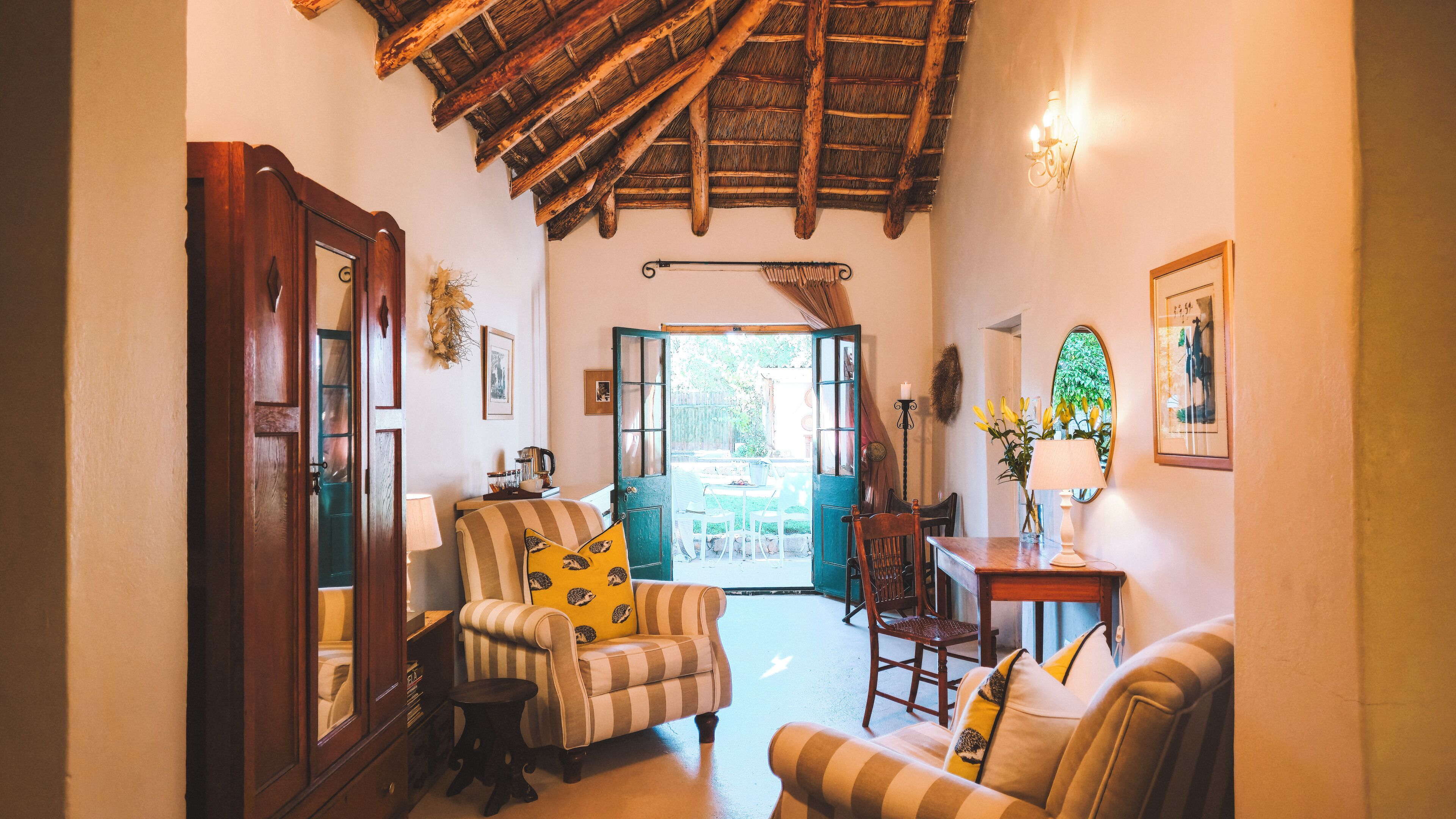 Comfort-huone (Four) | Oleskelualue | Älytelevisio, Netflix, suoratoistopalvelut