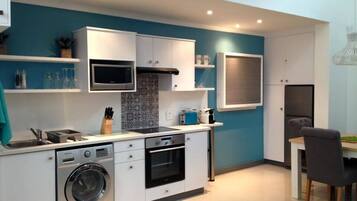 Studio (9 B) | Dapur peribadi | Peti sejuk, pembancuh kopi/teh