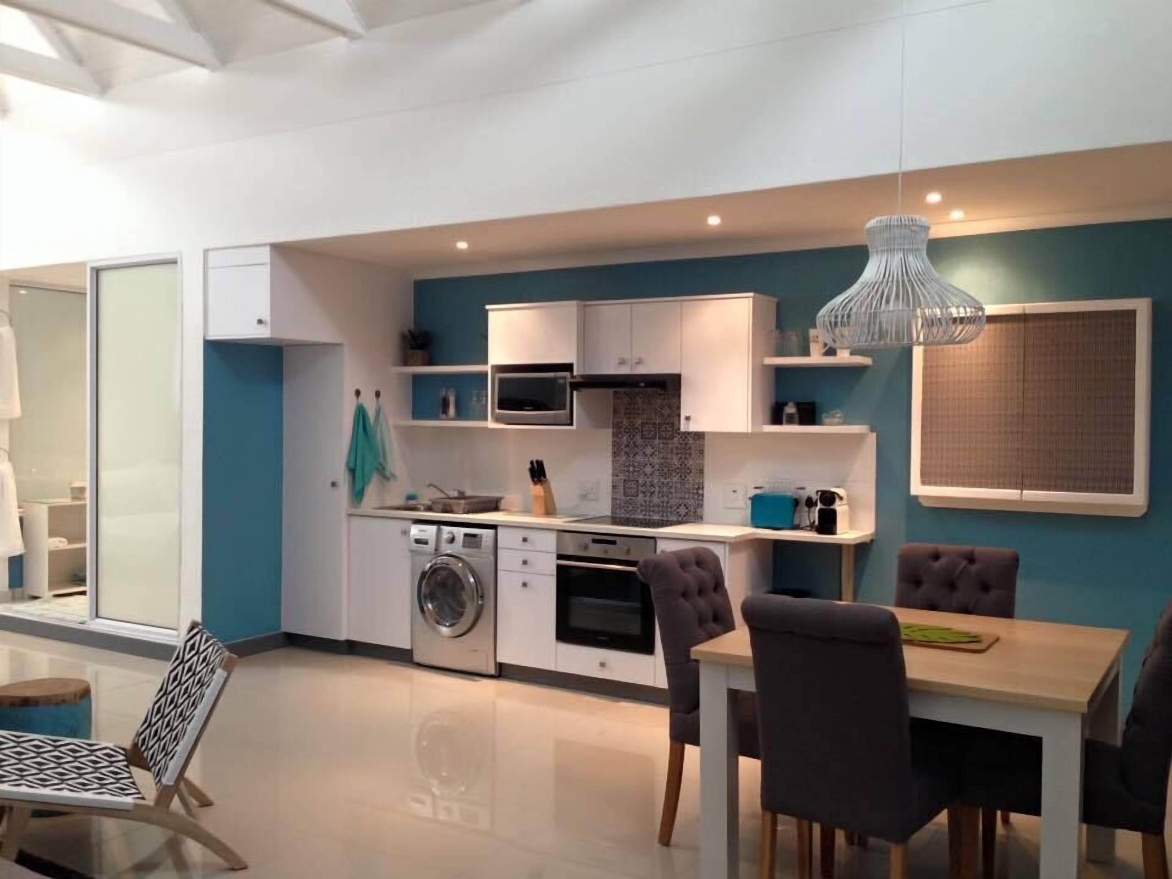 Studio (9 B) | Private kitchen | Fridge, coffee/tea maker