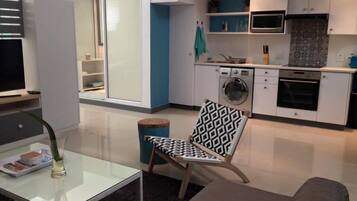 Studio (9 B) | Ruang tamu | 32 inci televisyen skrin rata dengan digital, TV