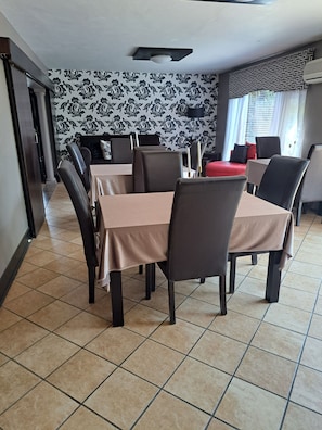 Tägliches großes Frühstück (120 ZAR pro Person)